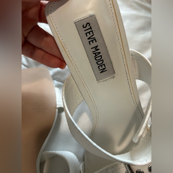Steve Madden Womens Joyous Silver white Faux Leather Heels 8.5 - Picture 2 of 9
